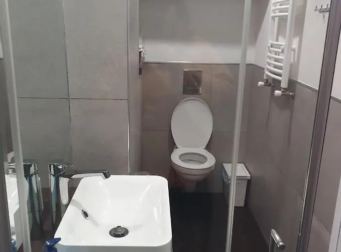 The White At The Διαμέρισμα *